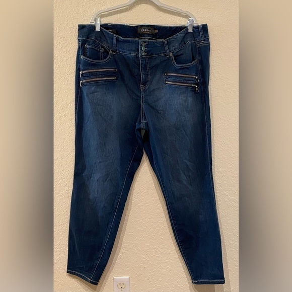 Torrid Premium Women’s Zippered Dark Wash High Rise Jeans/Jegging Size 24R - Picture 1 of 11